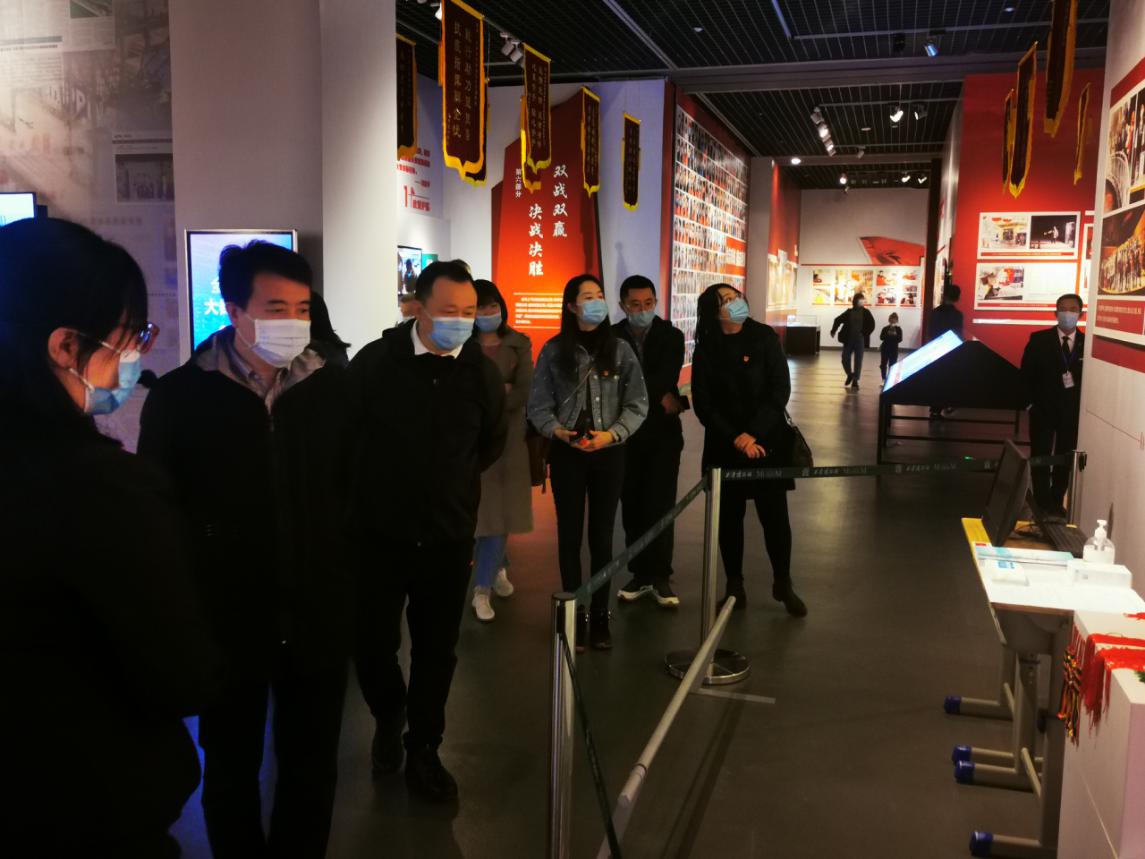 为了弘扬爱国主义精神